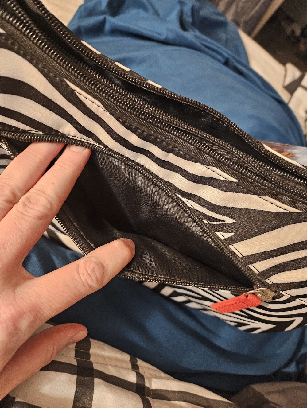 New Gun Tote'n Mamas Zebra Concealed Carry Microfiber Hobo Purse Holster - Picture 7 of 13